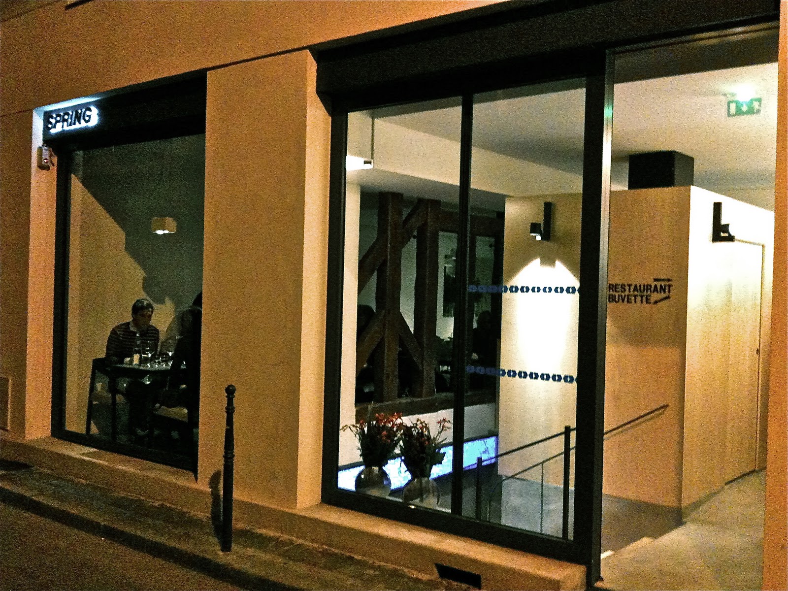 Paris Restaurants and Beyond: Worth the Wait: Spring Lives Up to the Hype