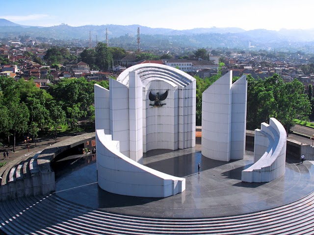 Monumen Perjuangan Rakyat Jawa Barat, Spot Asyik Buat Nongkrong dan Memotret