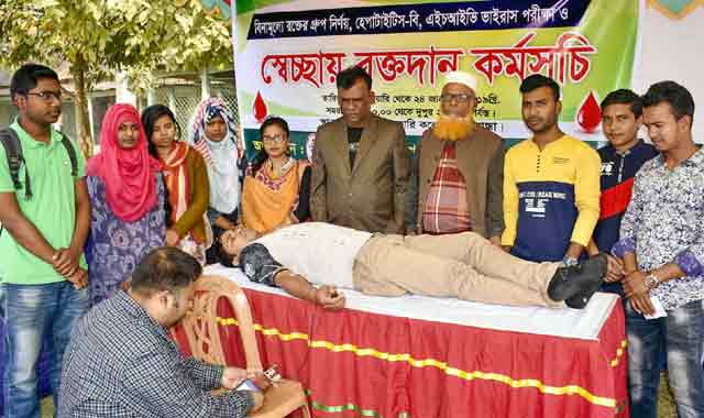 গাইবান্ধা সরকারি কলেজে রক্তদান কর্মসূচী Blood donation program at Gaibandha Government College