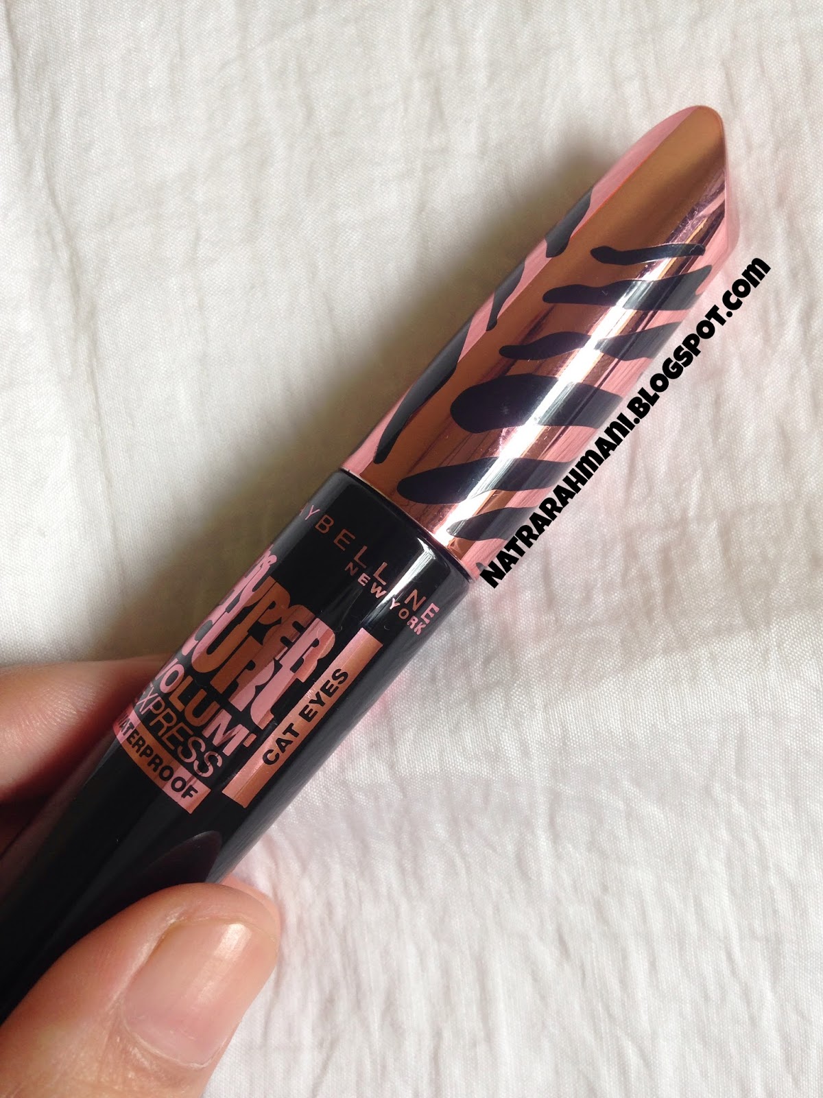 Review Hypercurl Volum Express Cat Eyes Mascara Maybelline / Natrarahmani