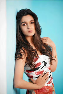 Hot and sizzling Alia bhatt