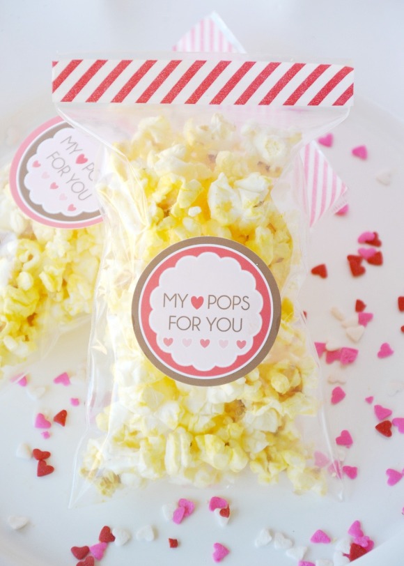 Easy Valentine's Party Favors with FREE Printable Party Tags!