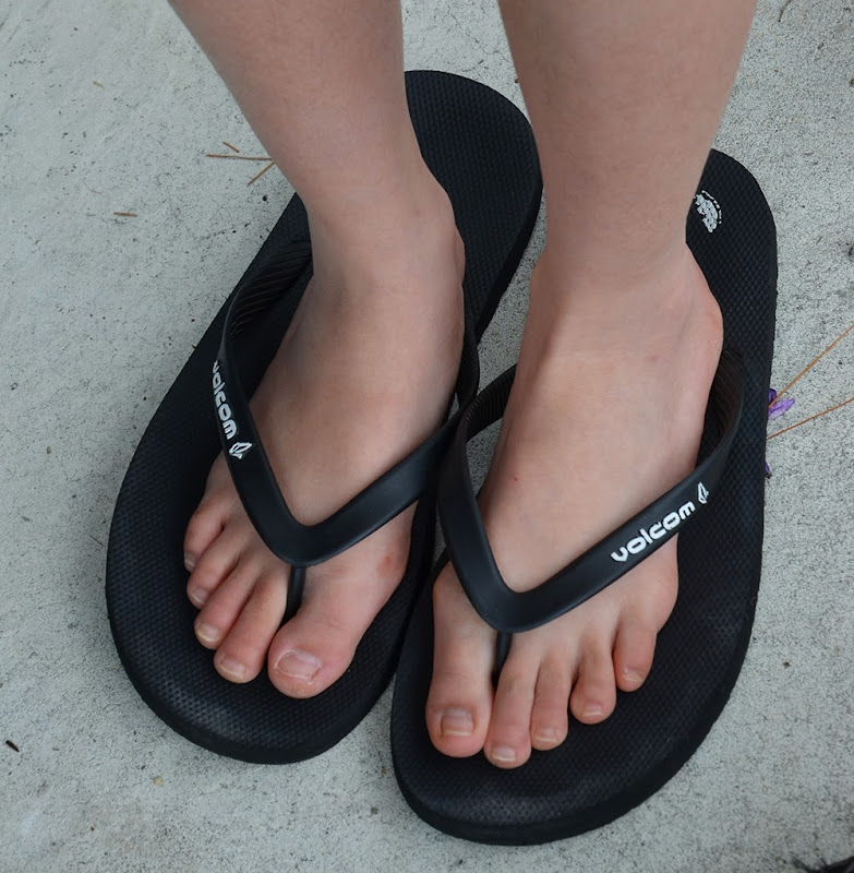 Images by Minh: #6 ... Little Feet, Big Jandals