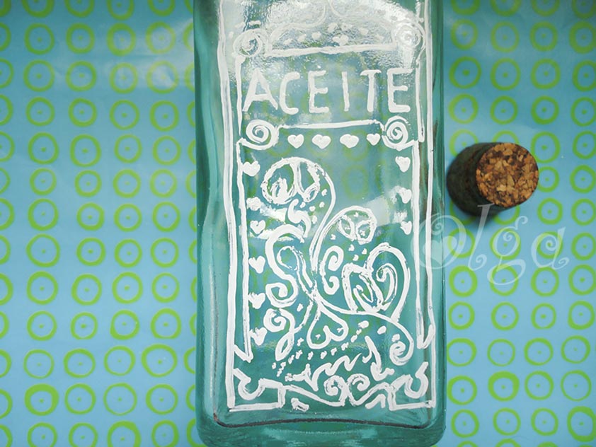 como decorar botellas de cristal con letras y etiquetas.how to decorate crystal bottle whith letter and tags
