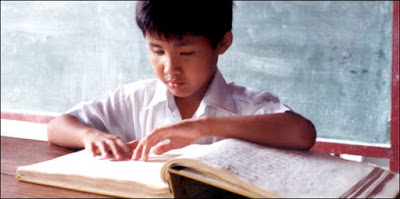 CIRI-CIRI ANAK TUNANETRA - Kumpulan Materi