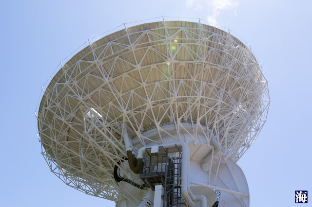 VERA小笠原観測局の電波望遠鏡アンテナ