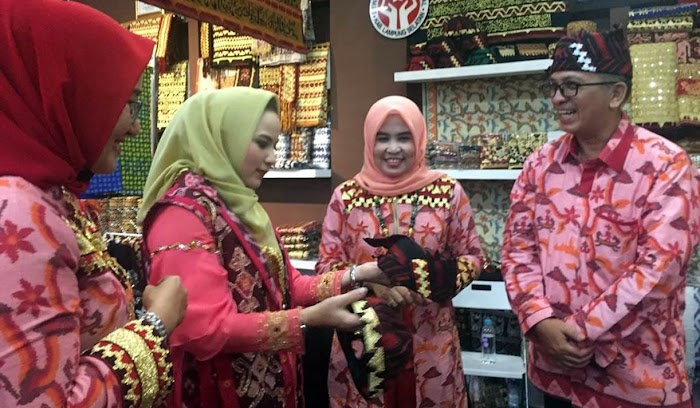 Dekranasda Lamsel Andalkan Produk Kreatif Hasil Kreasi Pengrajin Lokal Tampil Di Jakarta Dalam Inacraft 2019