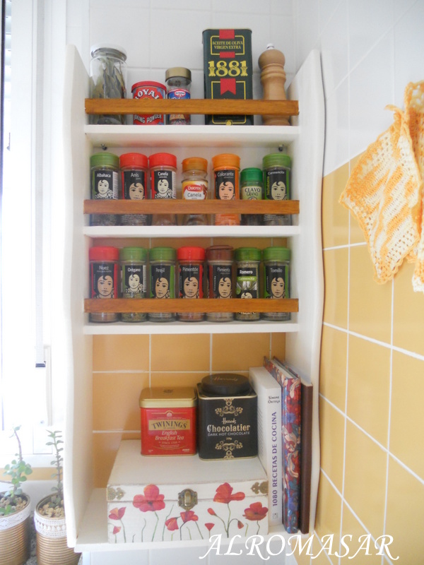 ALROMASAR: Especiero/estante a medida.