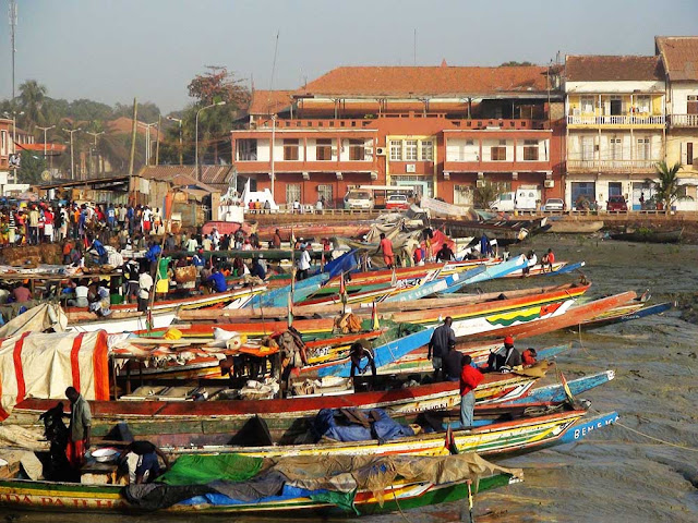 Barcos em Bissau