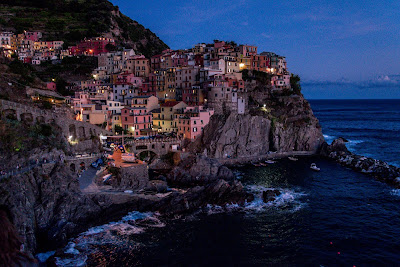 Włochy Cinque Terre Manarola nocą punkty widokowe