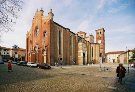 The impressive Baroque cathedral at Asti