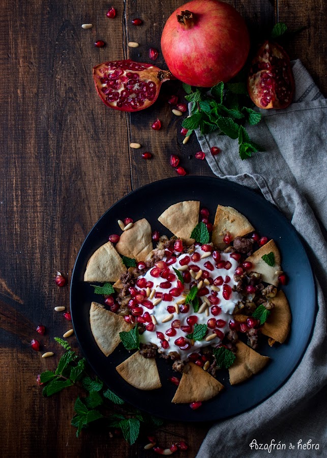 Berenjenas con salsa de yogur y granada