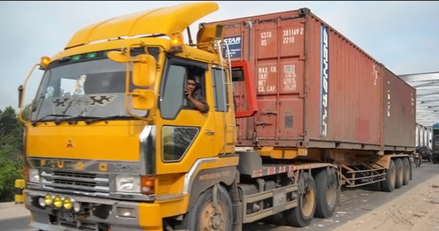 Truk Besar Gambar Foto & Video Monster Penakluk Segala Medan
