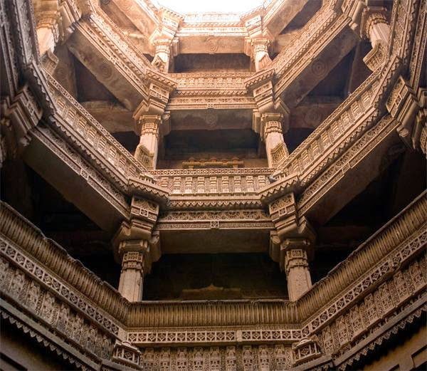 3-अडालज बारव (Adalaj Stepwell, Gujarat)