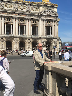 Philip Freriks presenteert Een Hollander in Parijs
