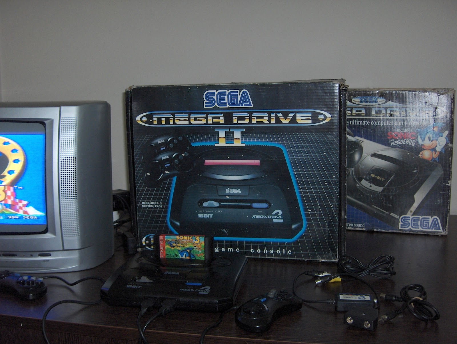 Игры сега мега драйв 2. Sega Mega Drive 2. Sega Mega Drive x 2002. Sega Mega Drive 2 Mega CD. Sega Mega Drive 2 консоль.