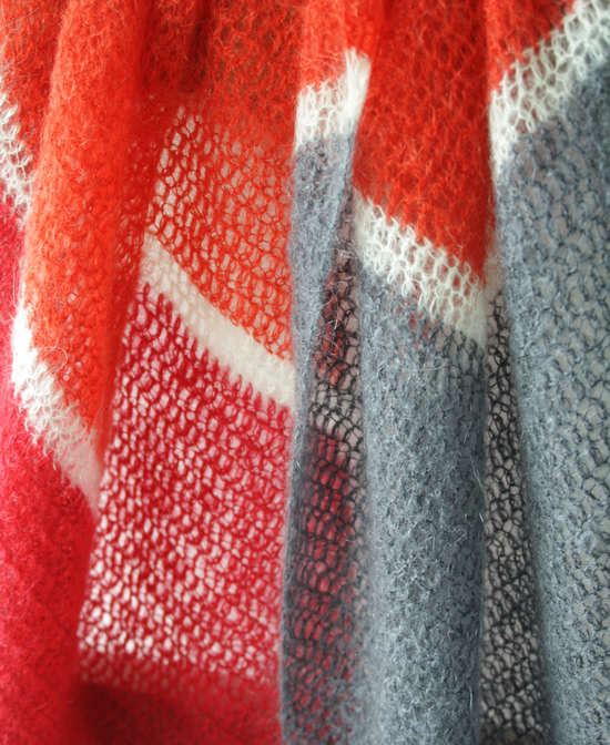 To the Point Shawl, free crochet pattern | Happy in Red To the Point Shawl, free crochet pattern | Happy in Red