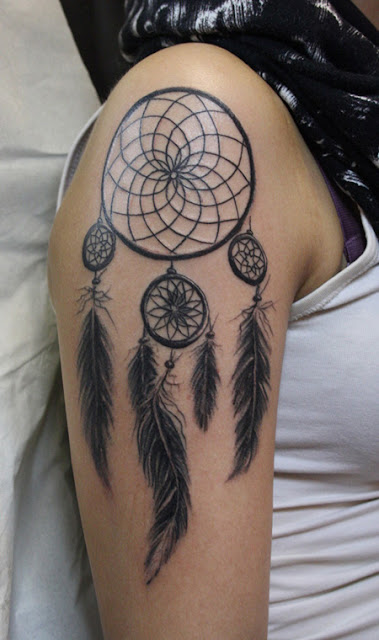 Tatuagens femininas nos bíceps Tatuagens femininas nos bíceps