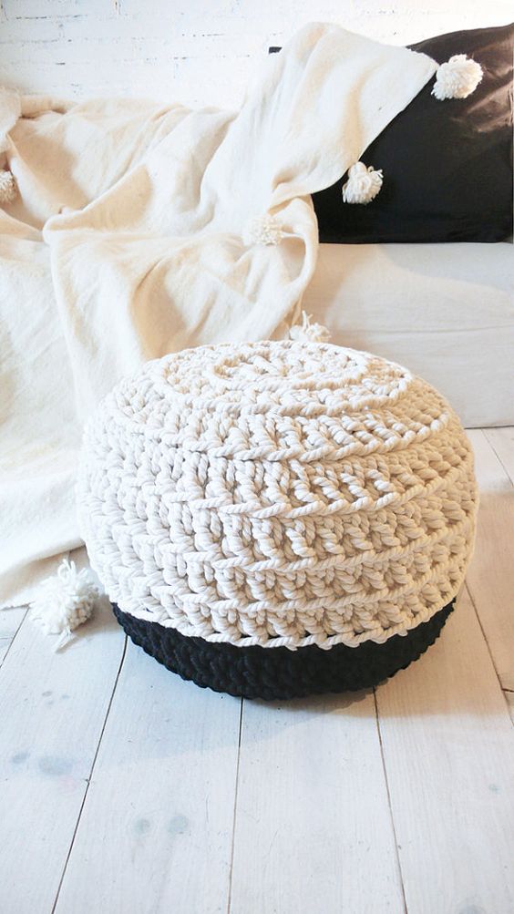 PUNTXET Inspiración para decorar con puffs de crochet #deco #decor #decoracion #decoration #hogar #home #puffs #crochet #ganchillo #handmade #DIY #inspiracion #inspiration