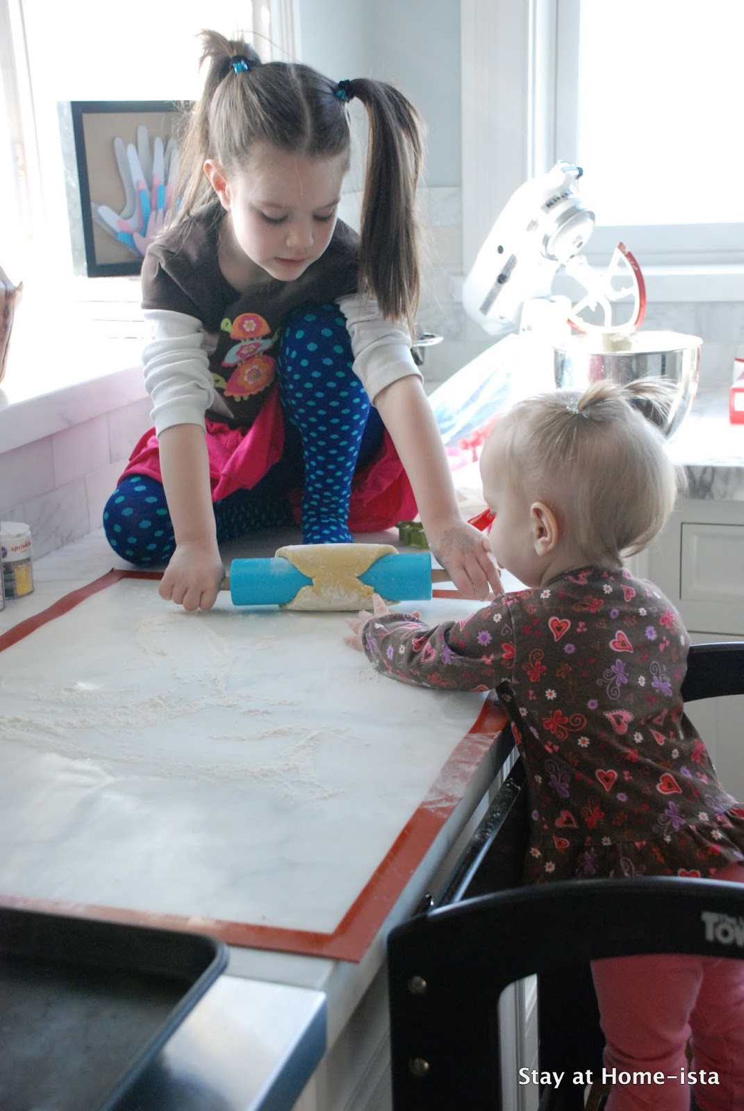  Stay at Home-ista: Valentine's Cookies and Getting a Toddler to "help Motiv 