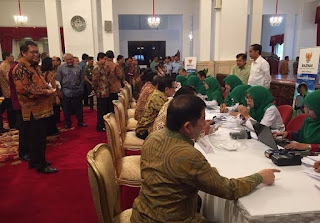 Presiden Jokowi Ajak Seluruh Menteri Tunaikan Zakat melalui BAZNAS