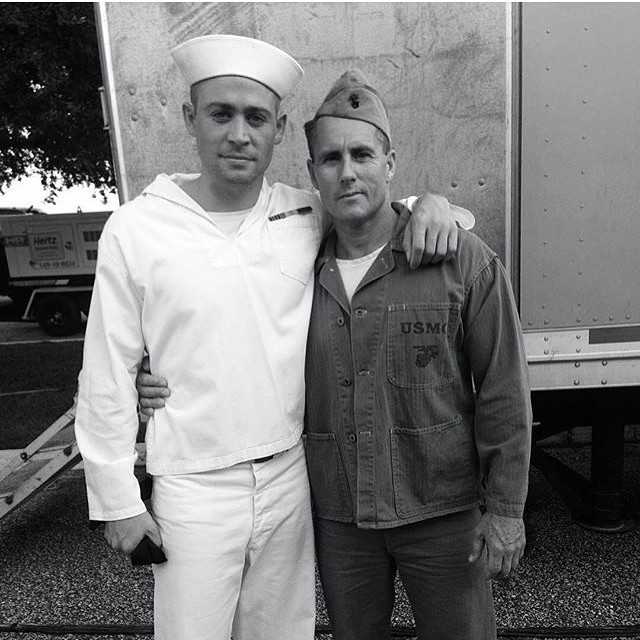 Cody Walker junto a Nicolas Cage en la película “USS Indianapolis Men