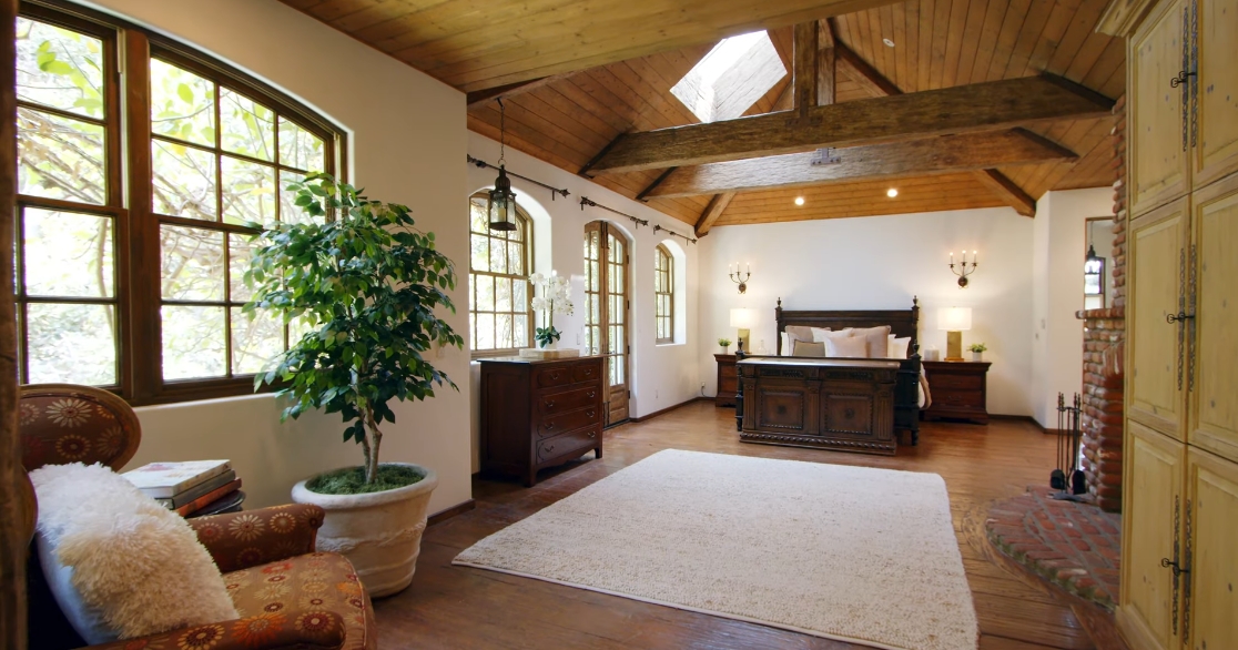 33 Interior Design Photos vs. 9989 Liebe Dr, Beverly Hills, CA Luxury Home Tour