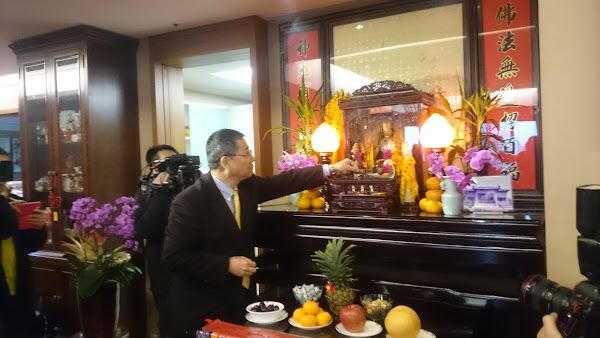 開工第一天，宏碁子弟兵如緯創董事長林憲銘，都會親自到施振榮家拜年、拜地母。