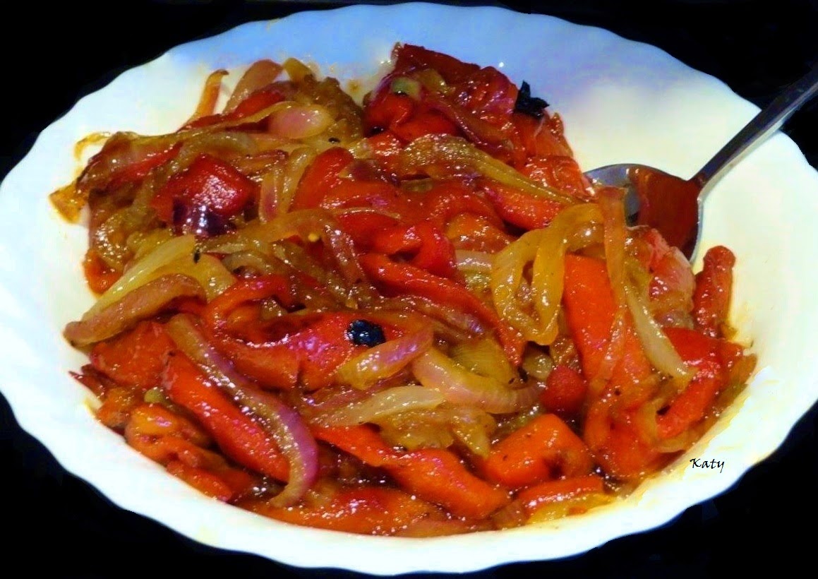 Para hincar el diente K+M = M+K Fritada de verduras con cebolla y piquillos caramelizados Para hincar el diente K+M = M+K Fritada de verduras con cebolla y piquillos caramelizados