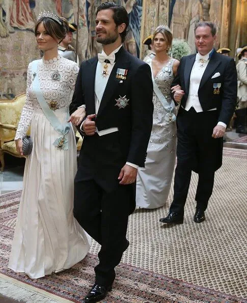 Crown Princess Victoria, Princess Sofia, Princess Madeleine, Queen Silvia. Diamond tiara, squin gold gown, Victoria's gold necklace