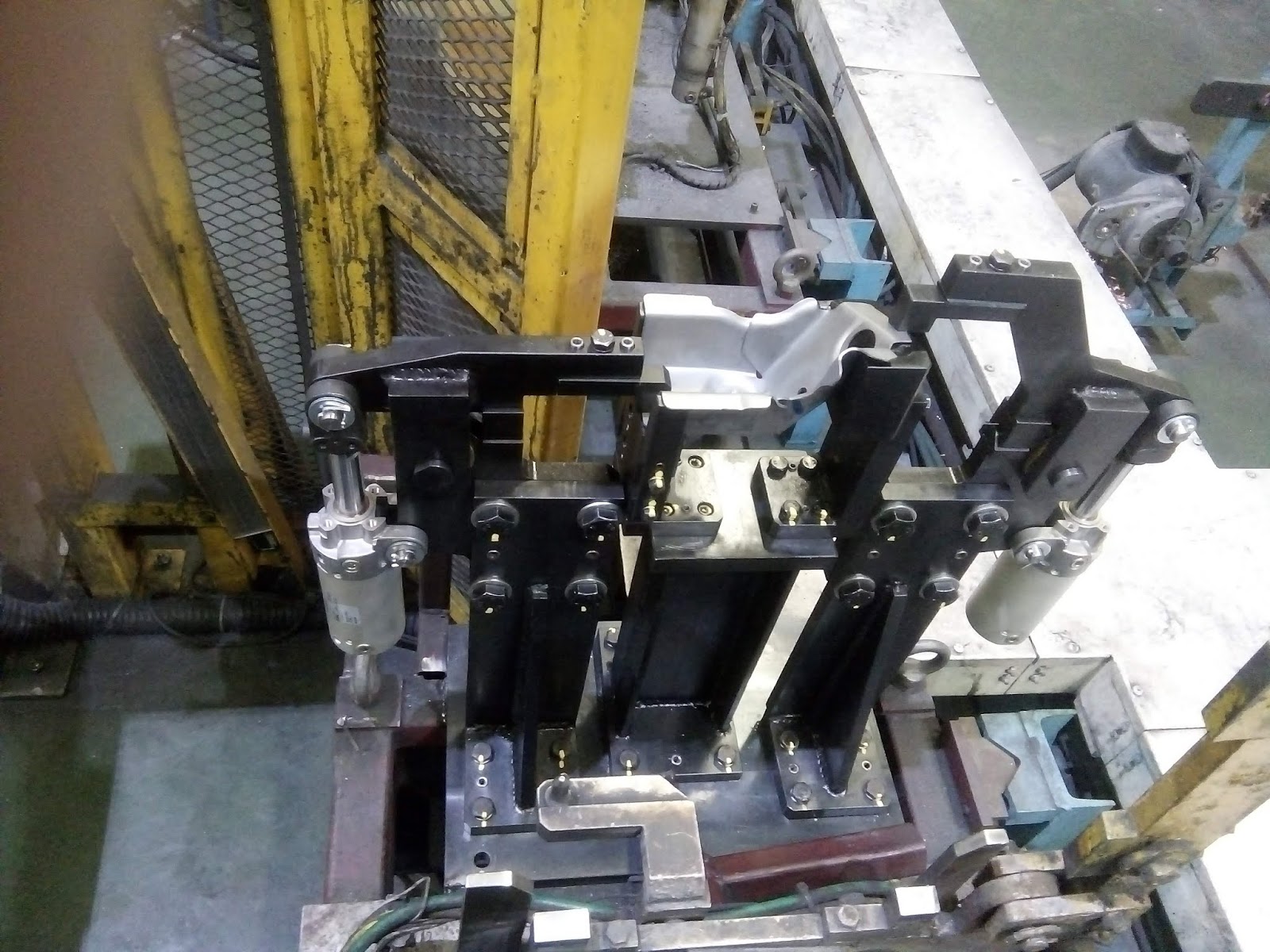 บริษัท ภพพร้อม จำกัด งาน ออกแบบ และ ติดตั้ง New Jig Spot welding