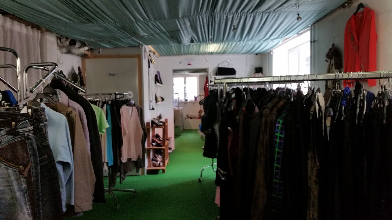 Thrifting in Zürich Find It, Secondhand Boutique, Schlieren