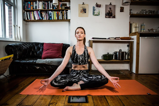 Học Yoga online tại nhà nên hay không ? Học Yoga online tại nhà nên hay không ?