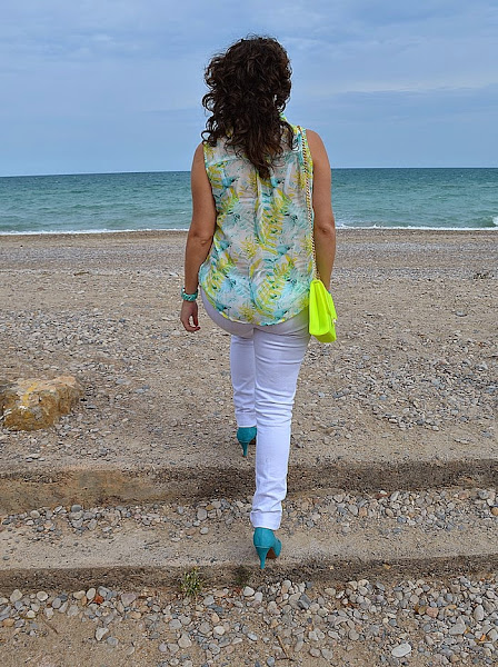 bolso flúor, tropical, 10 pavos, Castellón, fashion blogger, blog de moda,fashionista, blogger, ripped jeans