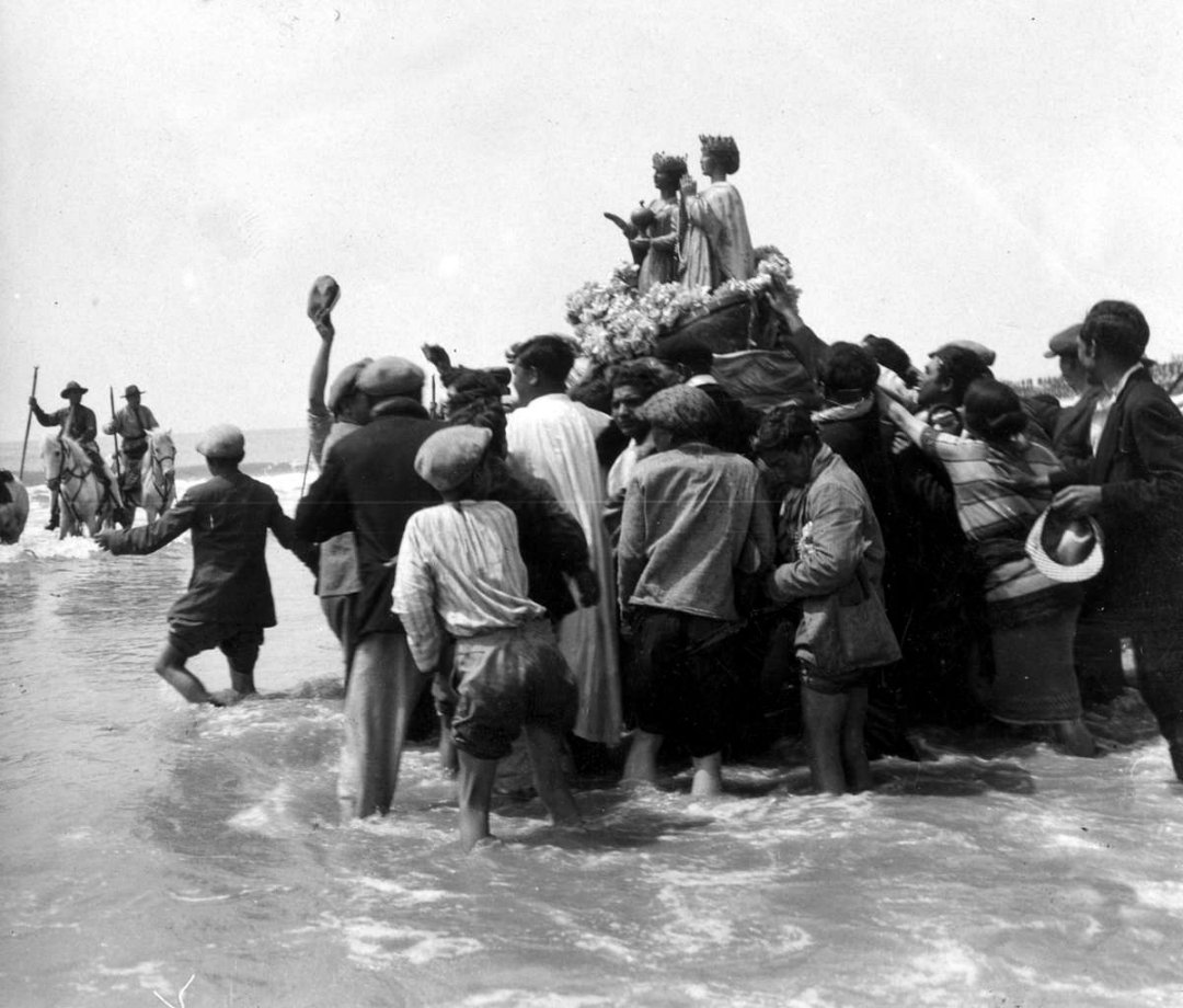 Vintage Photos of Everyday Life in Romani Communities Across Western Europe, 1930s - 20