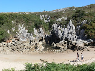 Gulpiyuri_Playa_de_interes_turistico_y_espacio_protegido