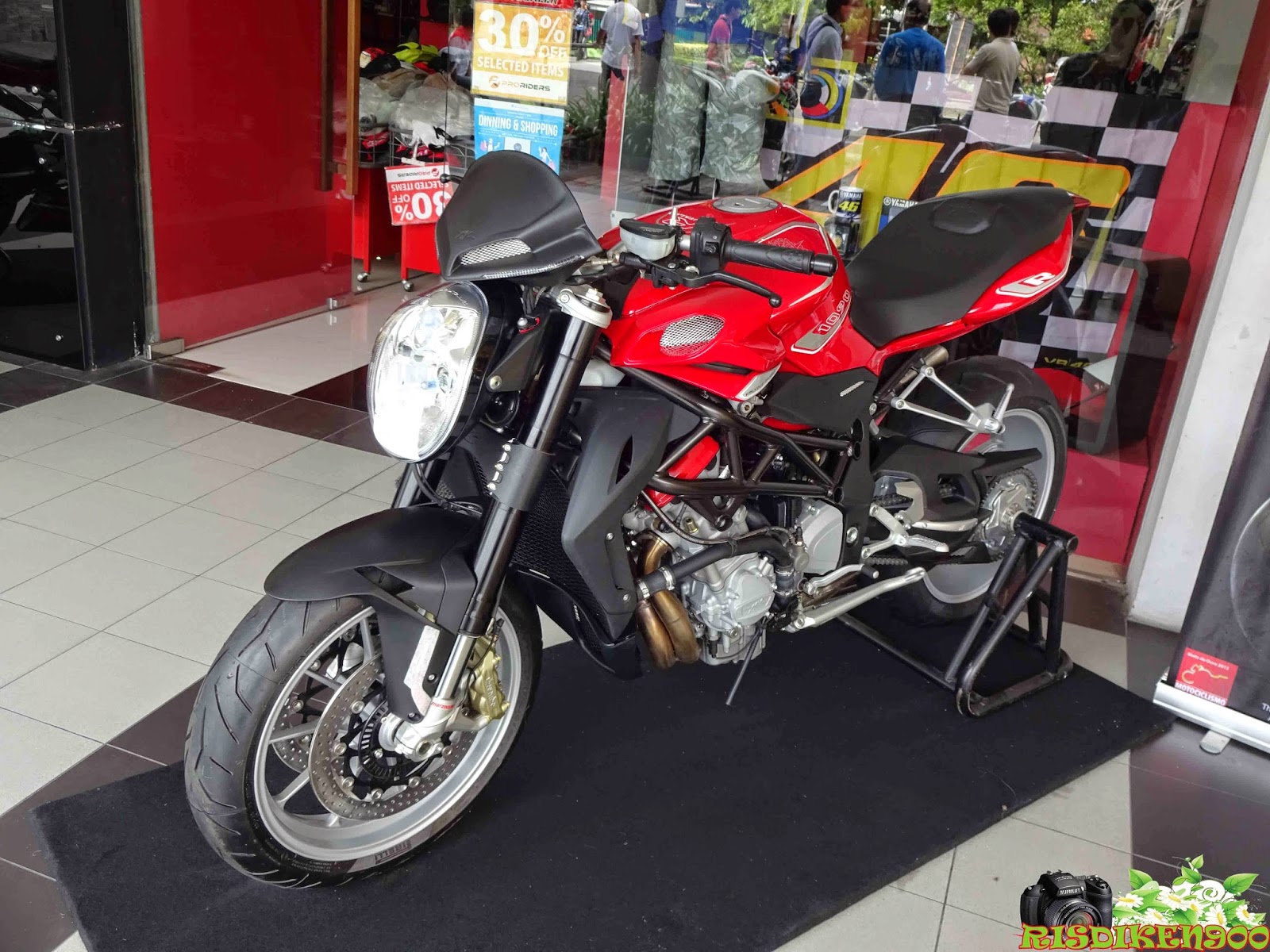 MV Agusta цвет хаки