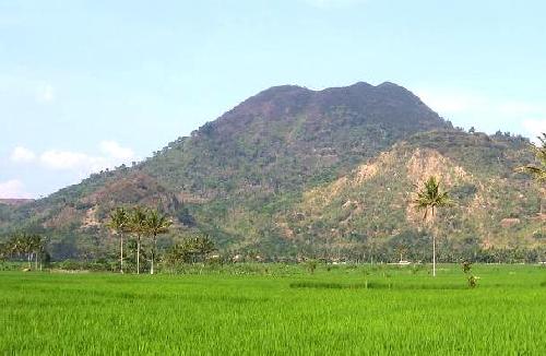 Arrasyid Sites: Daftar Lengkap 400 Nama Gunung yang ada di Garut