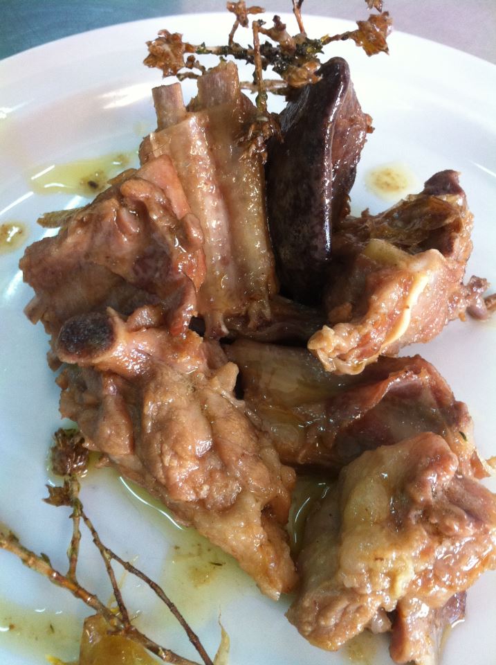 chivo al ajillo