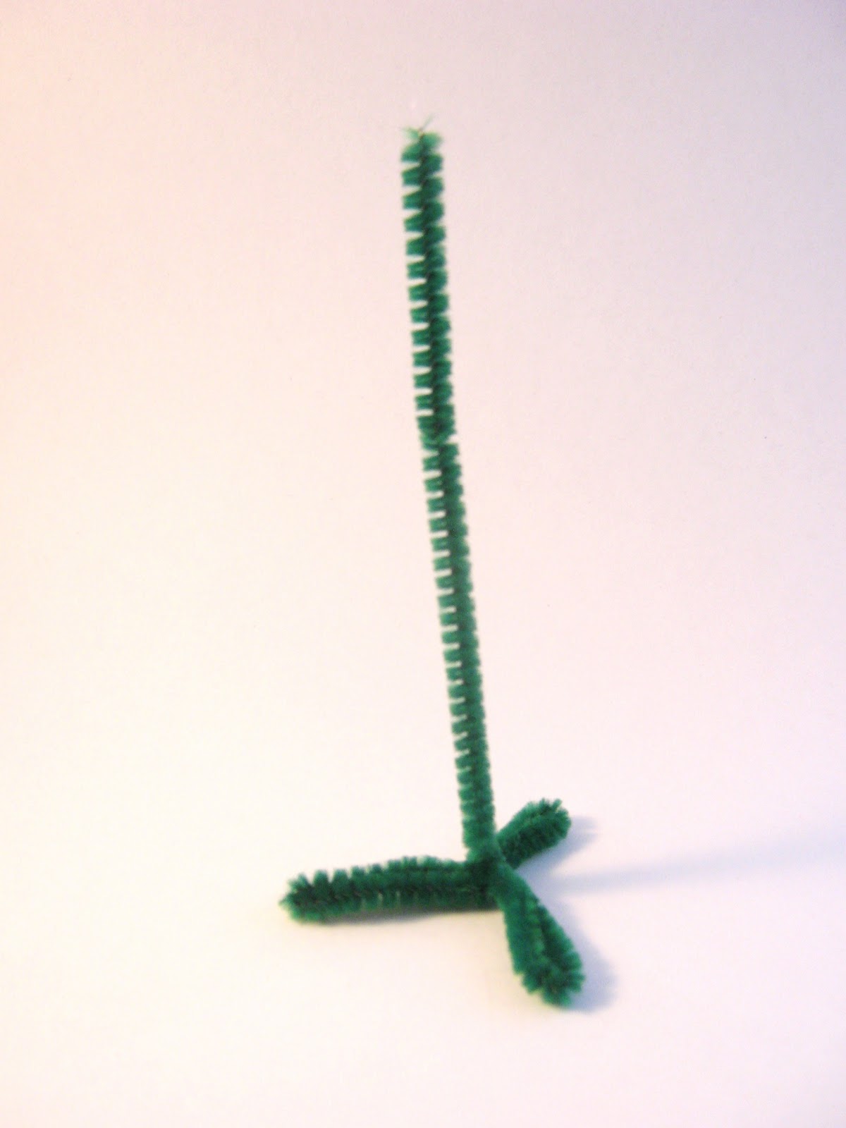 The CraftArty Kid (Old blog) Pipe cleaner Christmas tree