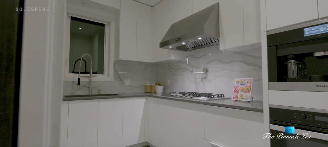 38 Photos vs. 2111 & 2121 Union Court , West Vancouver Luxury Homes Interior Design Tour
