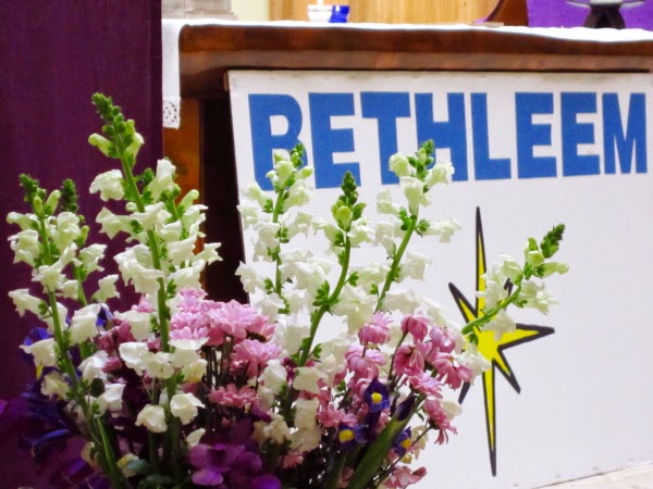 Avec les fleuristes de la paroisse : ce dimanche de l&rsquo;Avent.