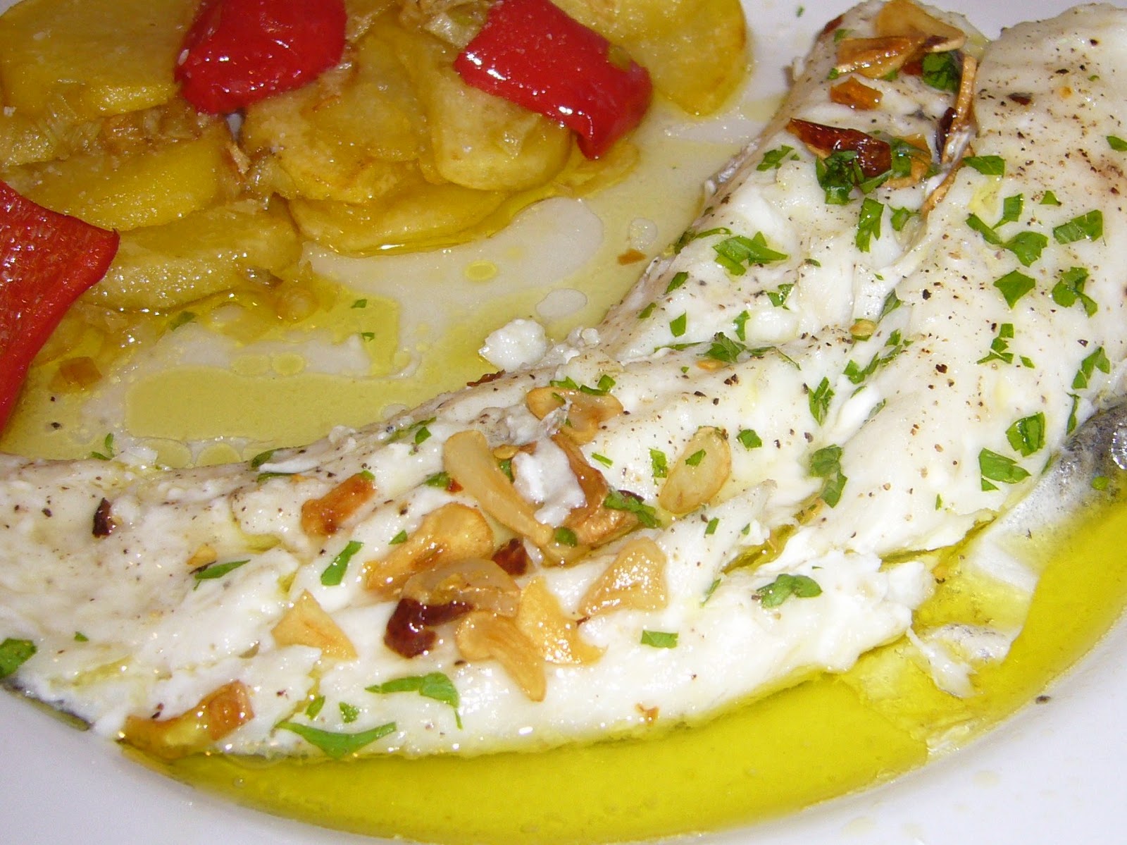 COCINILLAS ANONIMOS S.L.: MERLUZA A LA DONOSTIARRA CON SU GUARNICIÓN