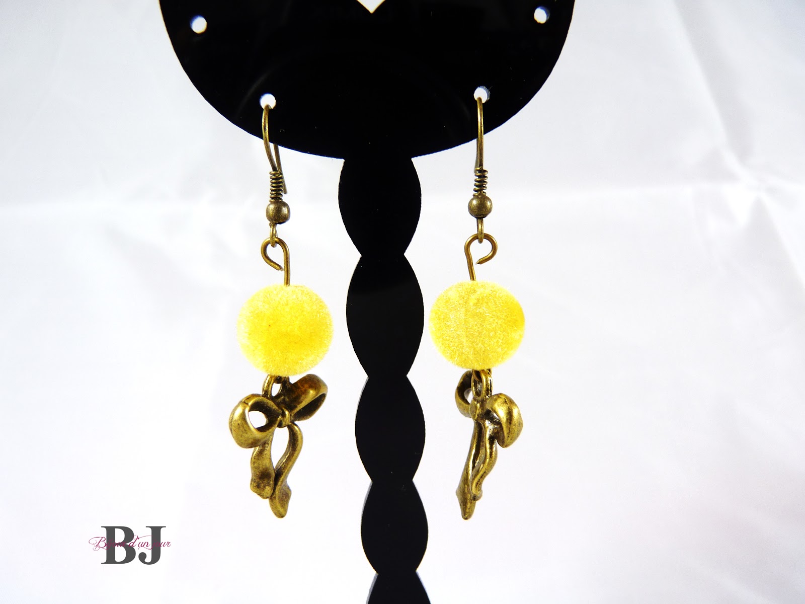 Boucles D'Oreilles Pompon Gris Et Doré - Collection CMLPB, Neuf Avec Étiquettes