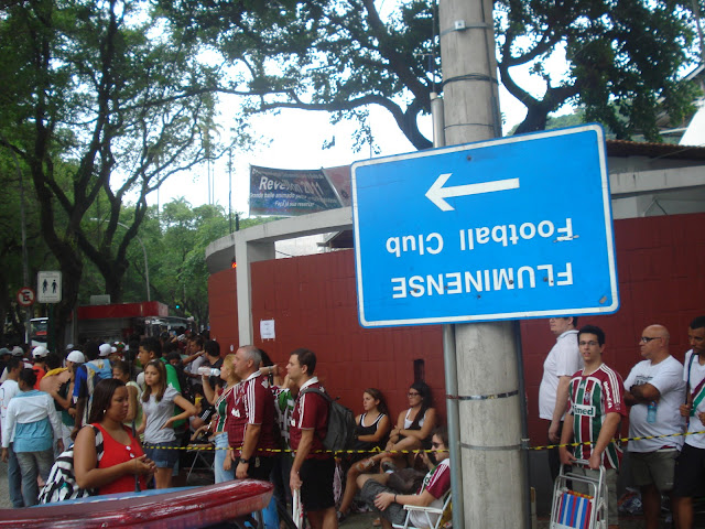 Torcedores do Fluminense fazem fila para comprar ingressos. Foto de Marcelo MIgliaccio