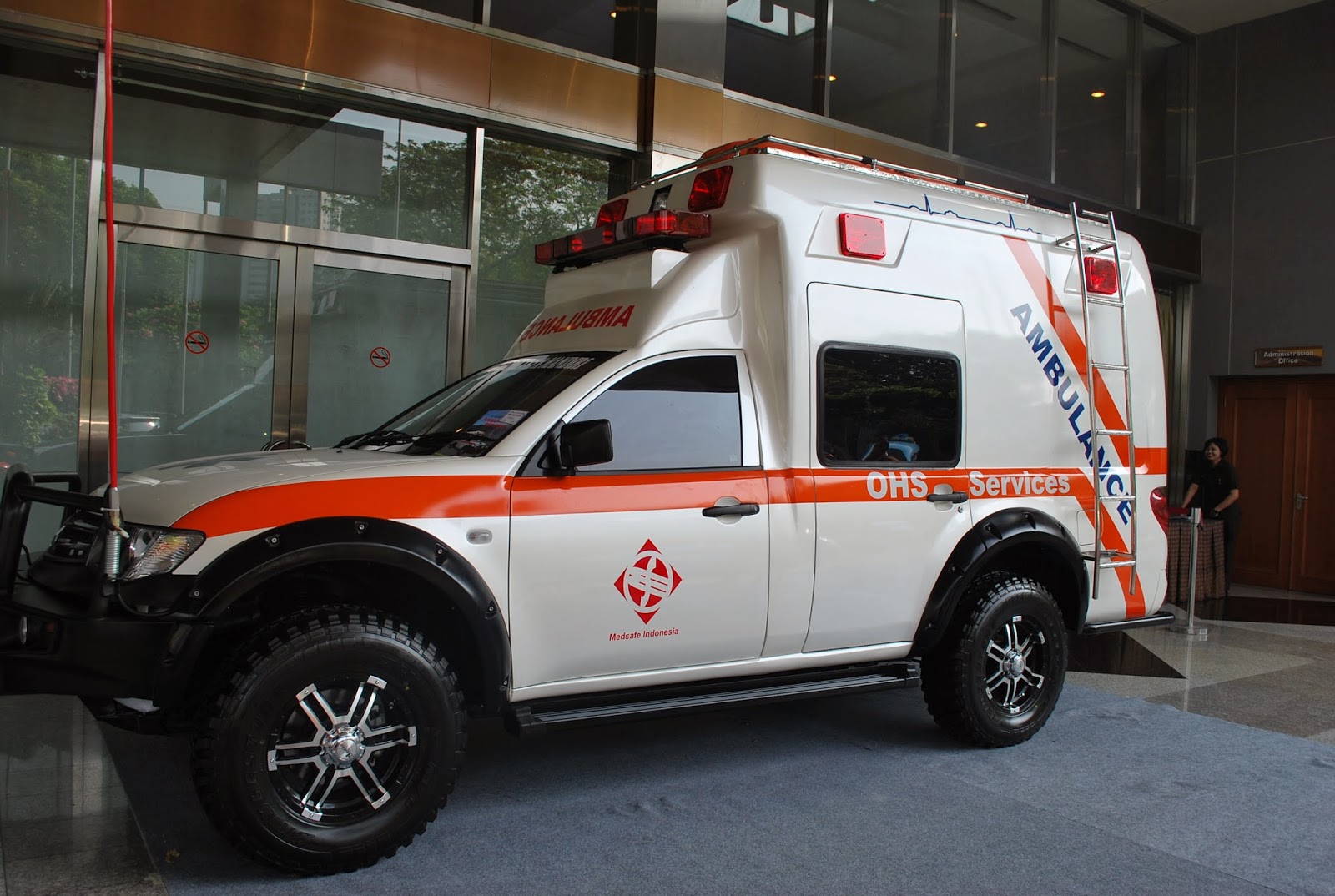 Foto Mobil Ambulance Terbaru Tahun Ini Kawan Modifikasi