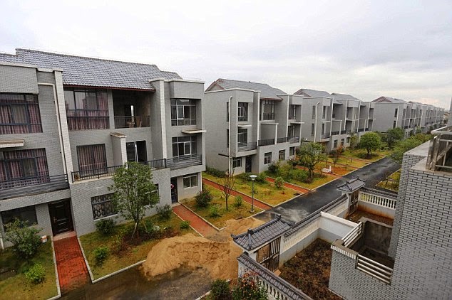 0 Rich Chinese Man Builds Free Luxury Flats For Poor People In The Town Where He Grew Up