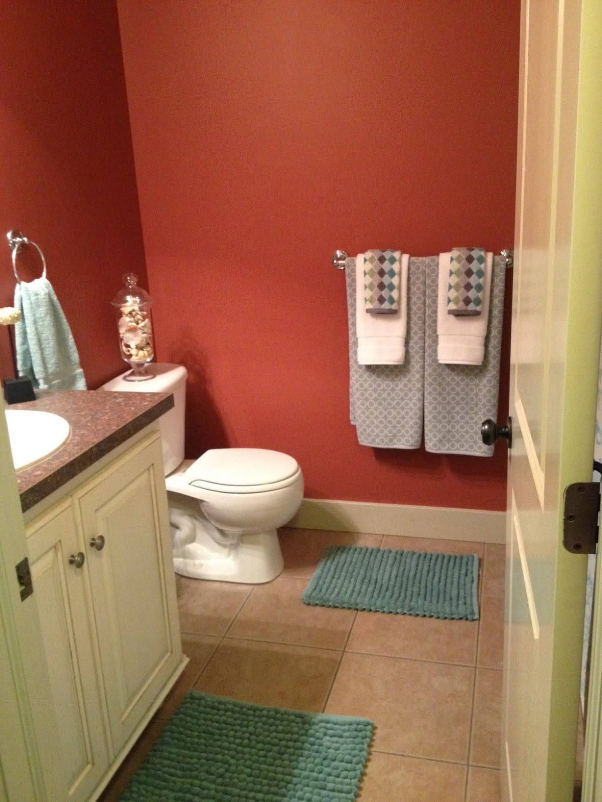 548 Edgehill Dr. Upstairs Bathroom and Hall