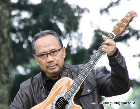 Gratis Ebiet G Ade Titip Rindu Buat Ayah