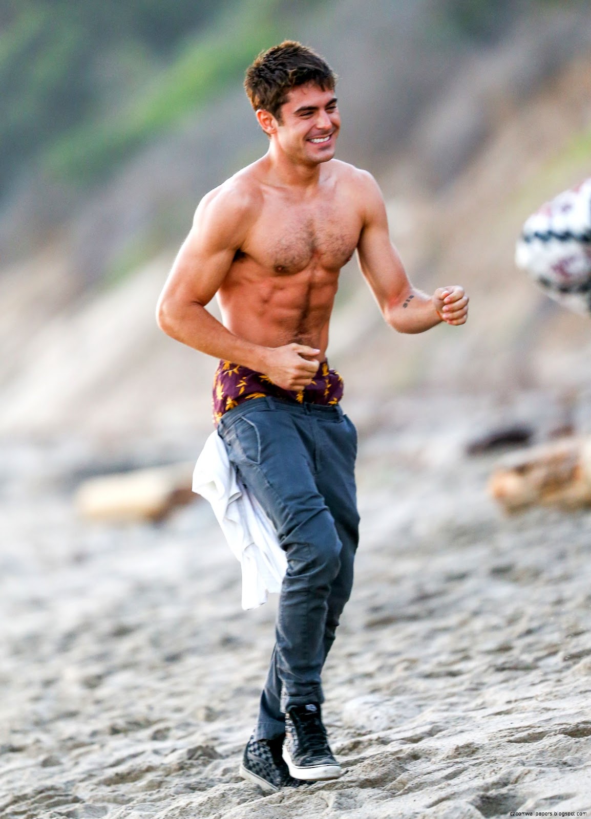 Zac Efron Workout Photo Zoom Wallpapers